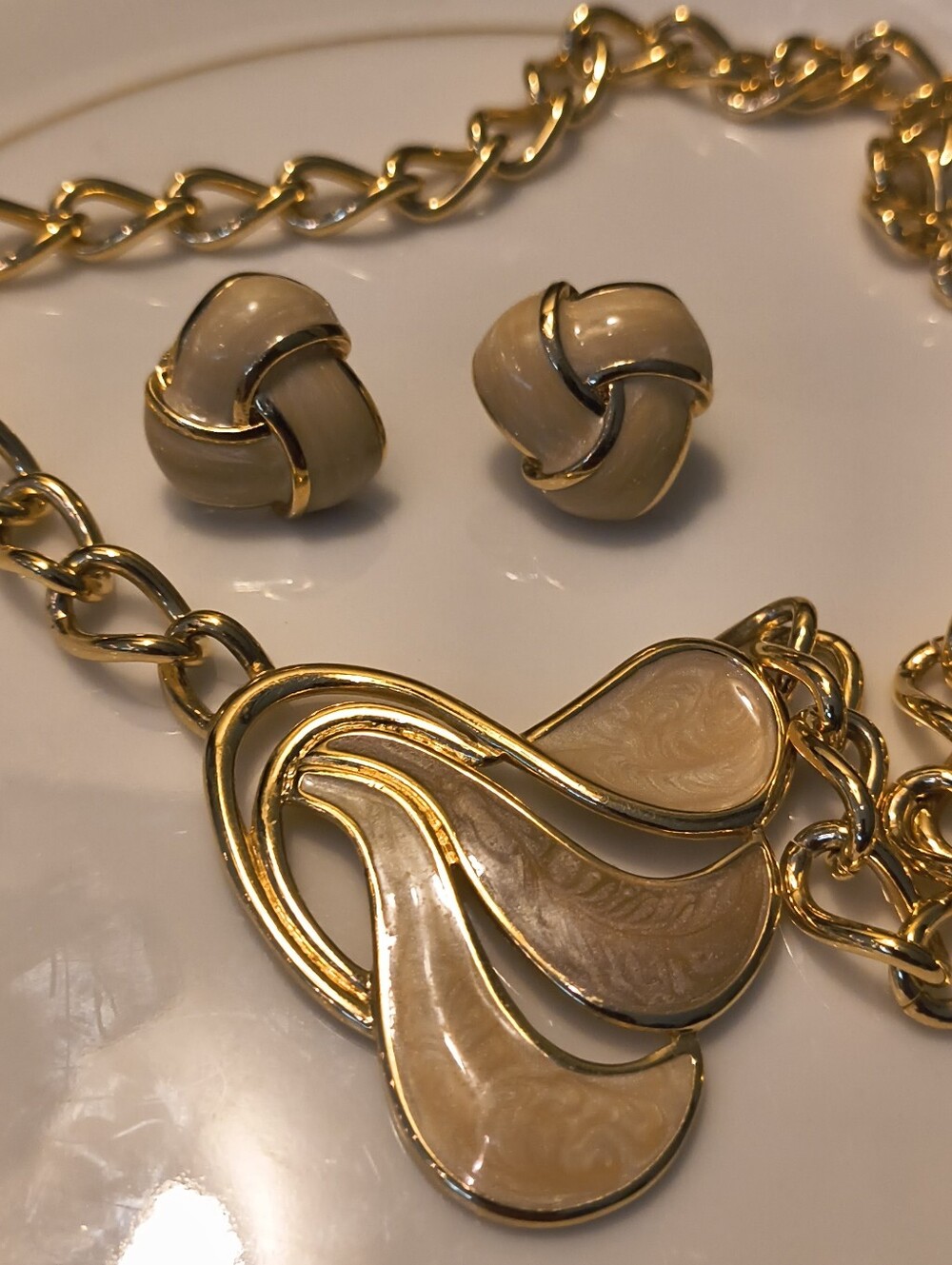 Vtg Napier Gold Tone Enamel Swirl Necklace Screw Back Love Knot Earrings Set